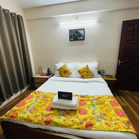 The Urban Stay - Near Taj Mahal - Free In House Parking - Free 5G Internet
